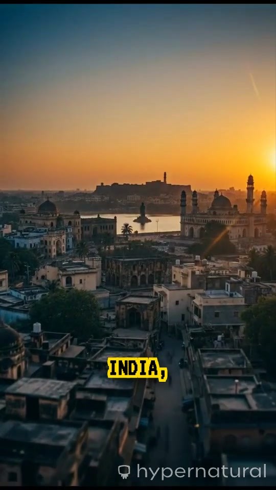 Discussion on Charminar in Hyderabad, India