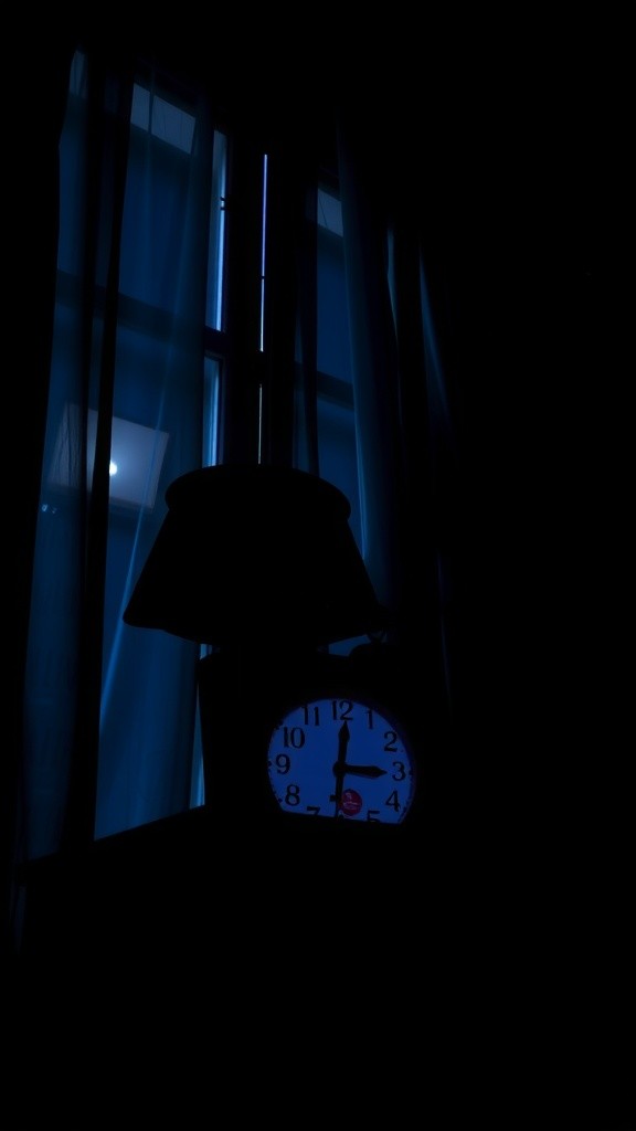 आईने की रहस्यपूर्ण परछाई