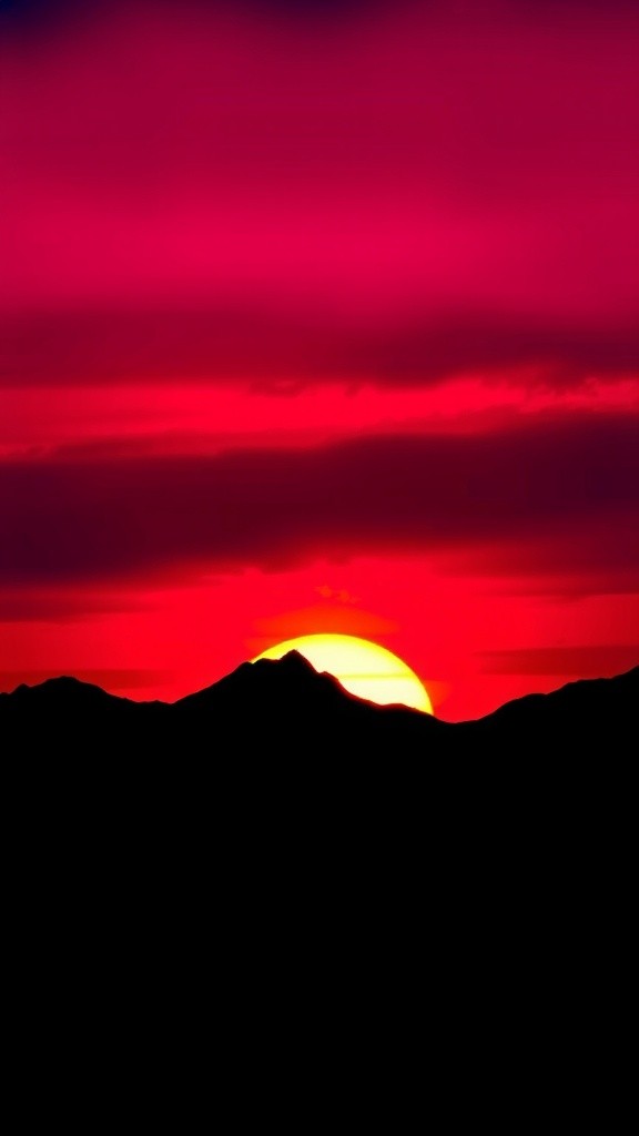 Siluet di Puncak Gunung
