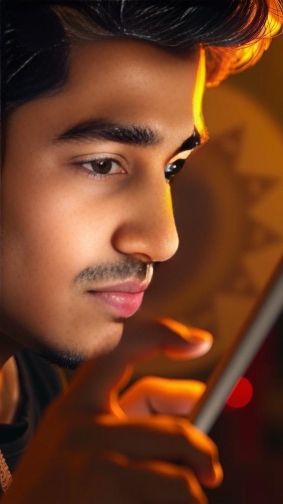 Raza aur Naaz ki Digital Dosti: TikTok se WhatsApp tak
