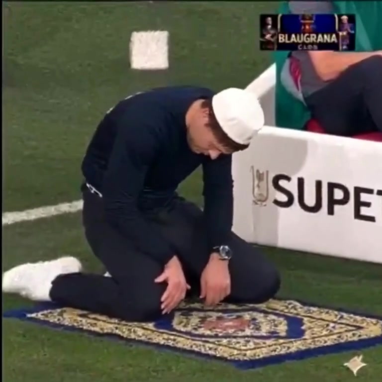 Le Coach du Real en Prière au Stade