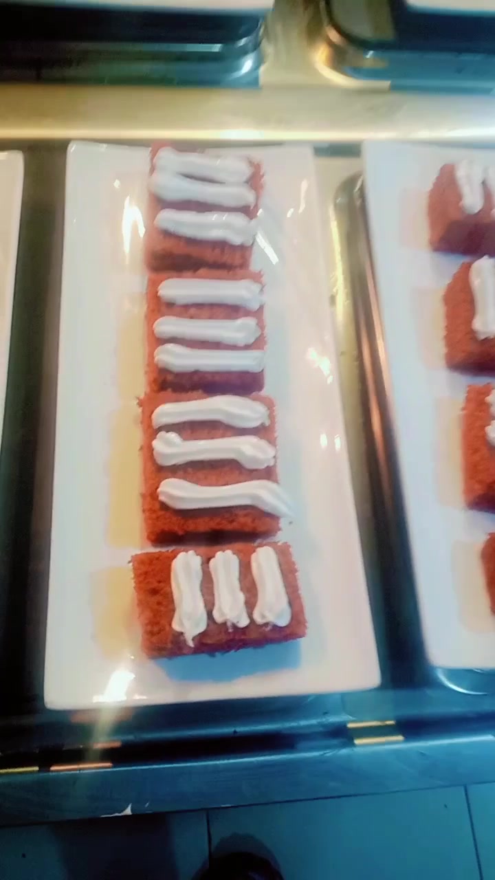 Indulge in Luxurious Red Velvet Cake!