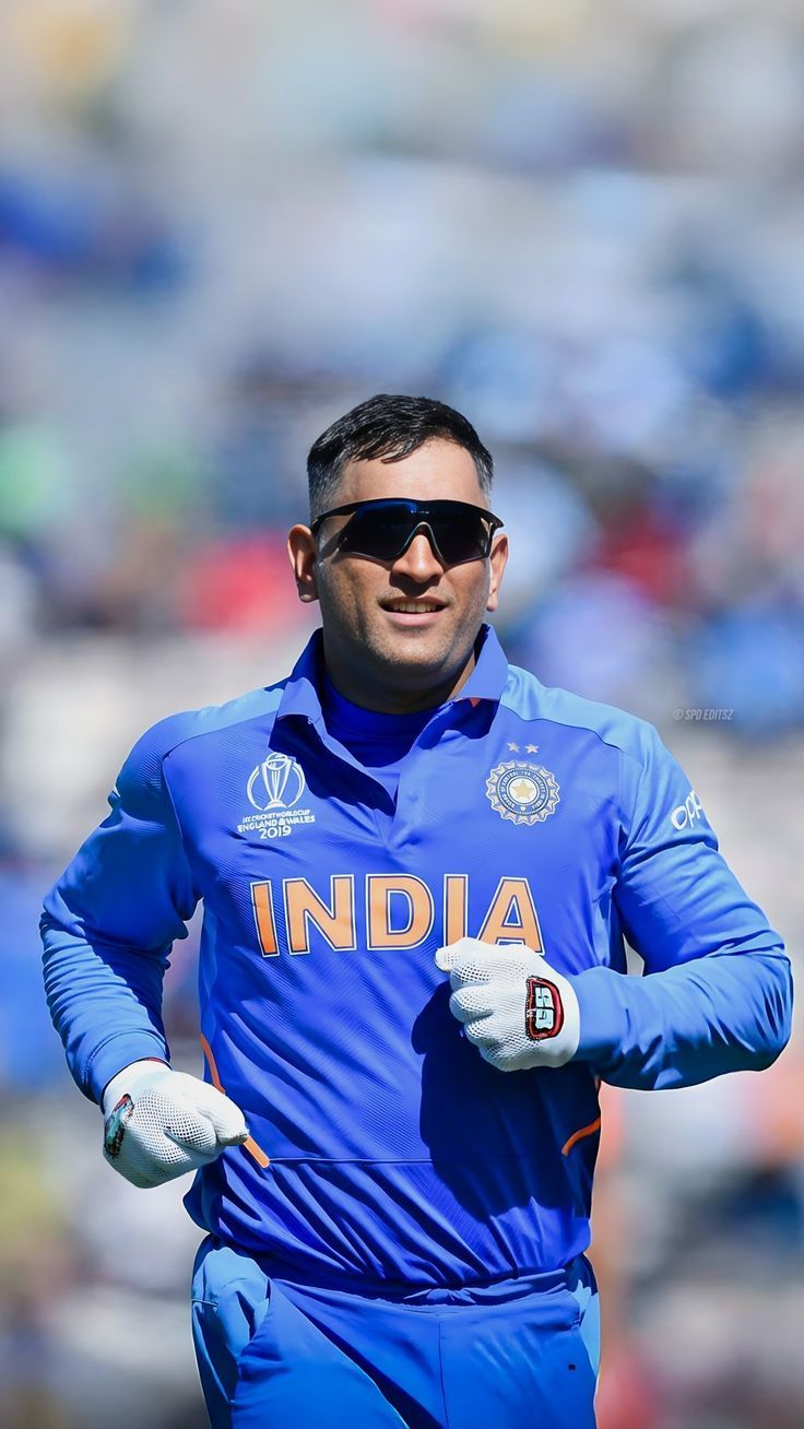 महेंद्र सिंह धोनी: संघर्ष से सफलता की कहानी