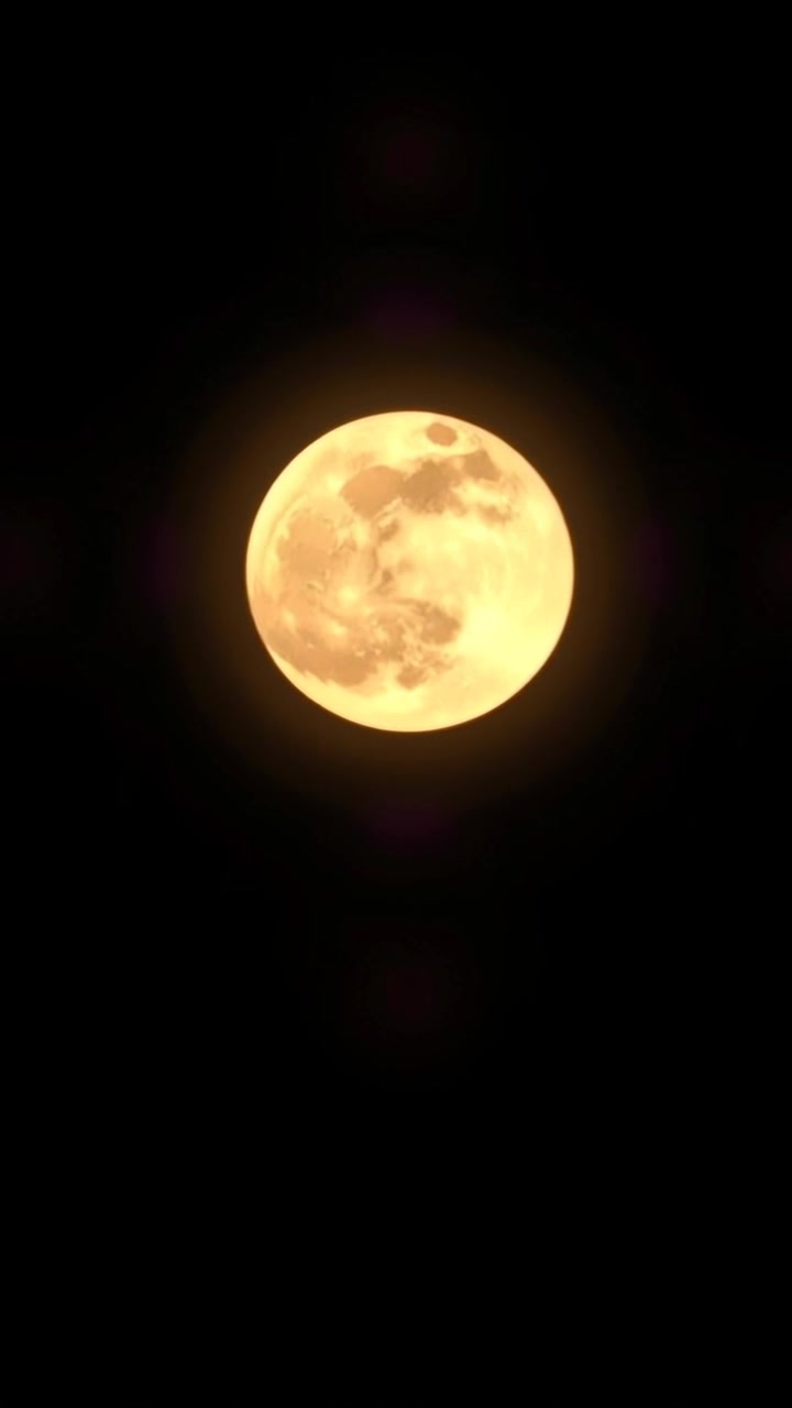 Bulan Sedang Menjauh dari Bumi: Fenomena Gravitasi yang Menarik!