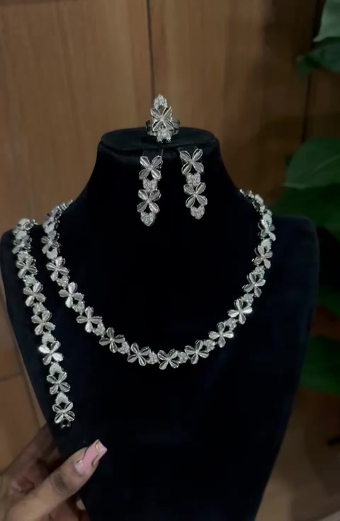 Discover Your Everyday Sparkle: Timeless Jewelry for Every Moment