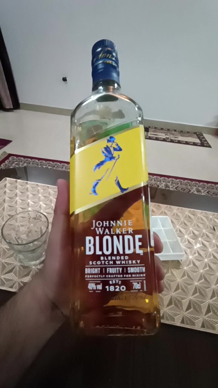 Blondie ke Sath Whisky ka Anand