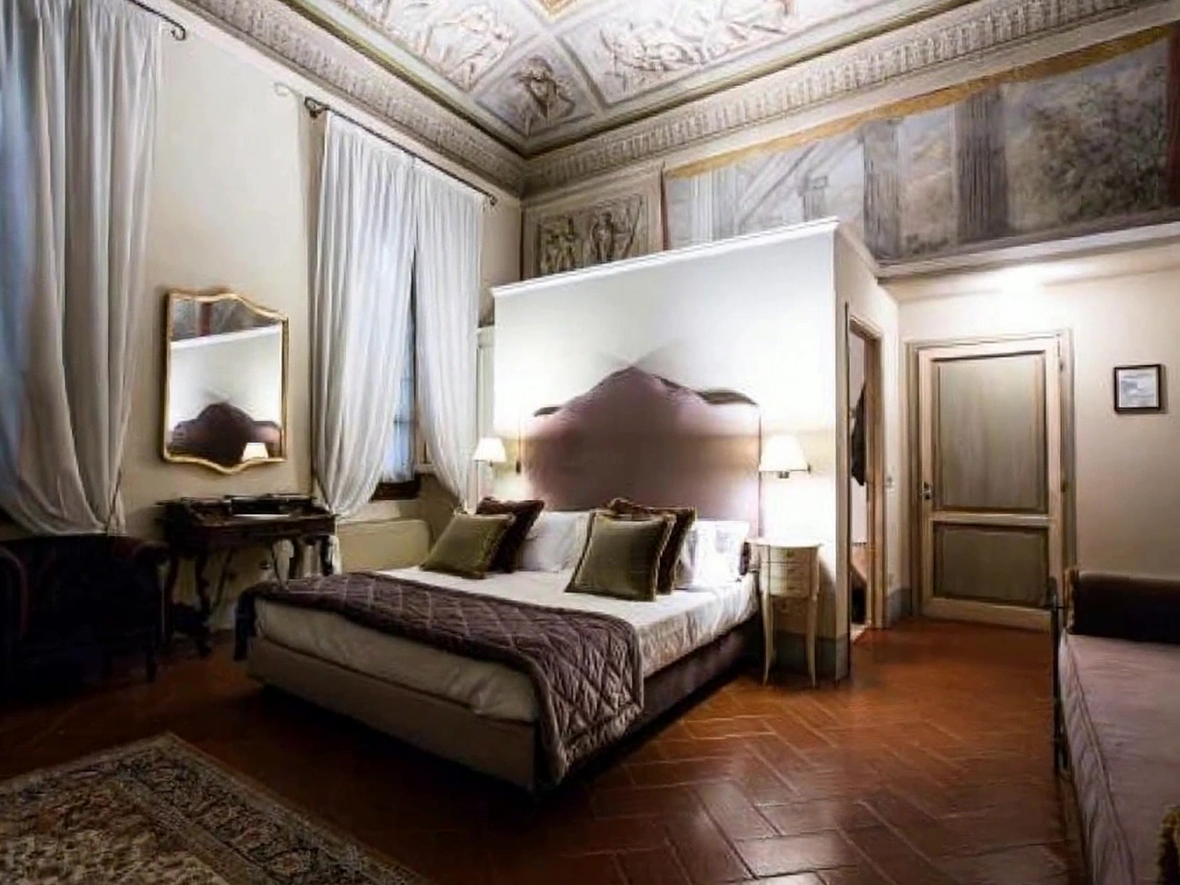 The Ghostly Knitter of Hotel Burchianti