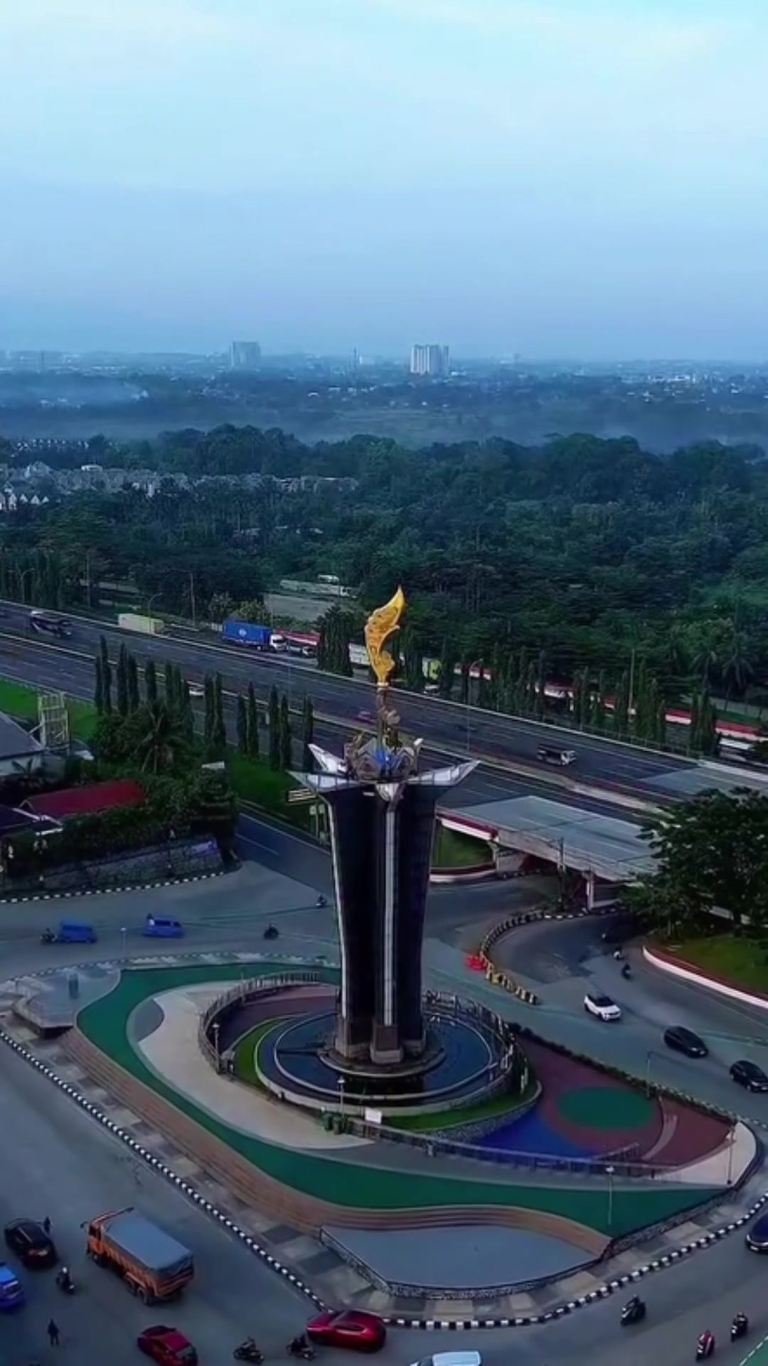 Investasi Identitas Melalui Pembangunan Tugu Kujang di Bogor