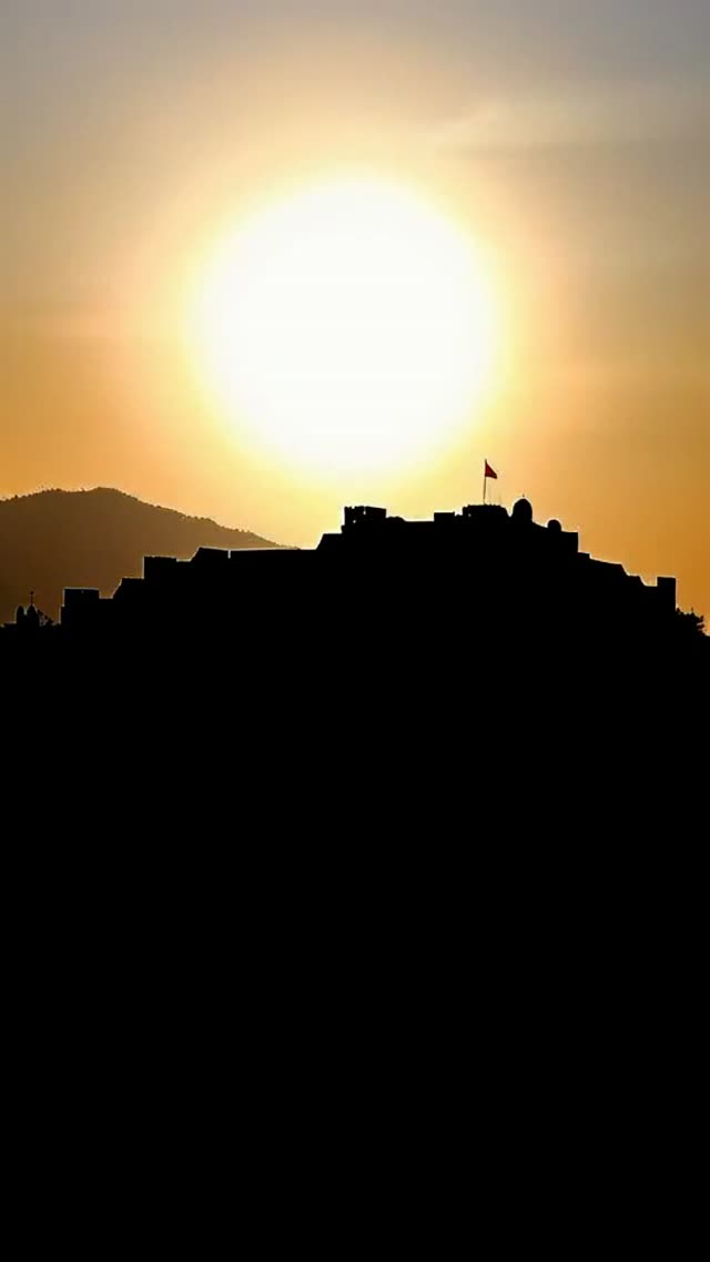 परछाई का रहस्य: अजय की साहसिक रात
