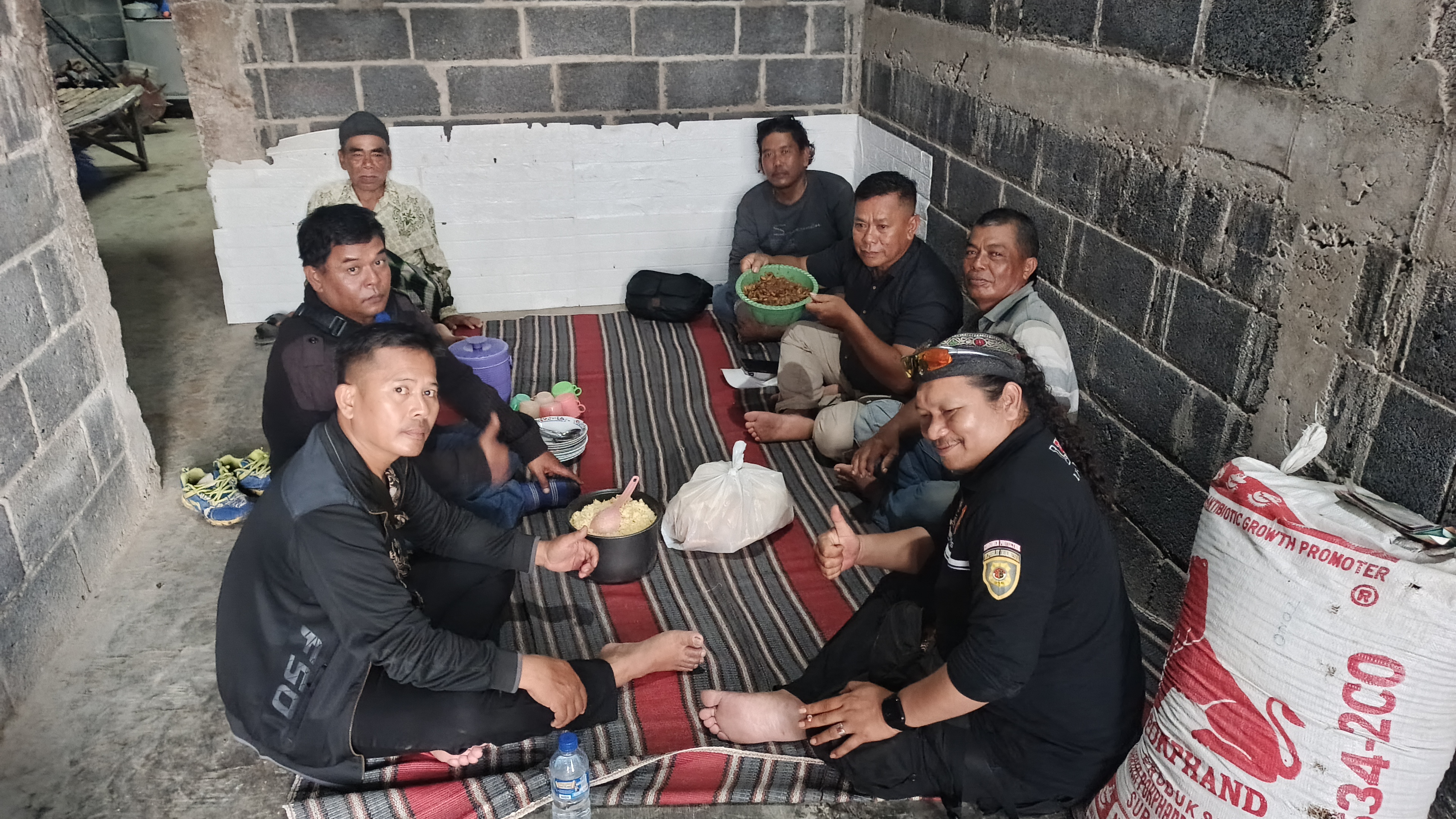 TIM LPK-RI Gresik: Makan Bersama Masyarakat sebagai Ungkapan Terima Kasih