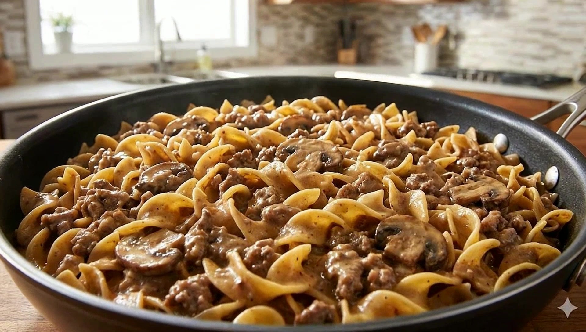 One-Pot Creamy Ground Beef Stroganoff Magic!
