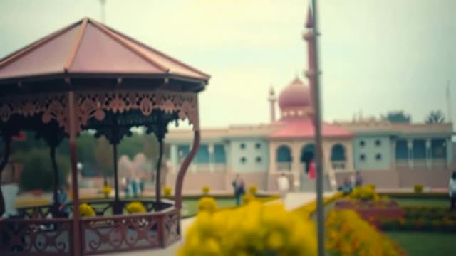 النجاح من رحم المعاناة