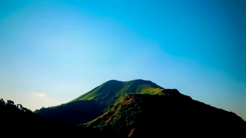 Legenda Bukit Tilung: Kisah Pemuda Sombong dan Putri Gaib