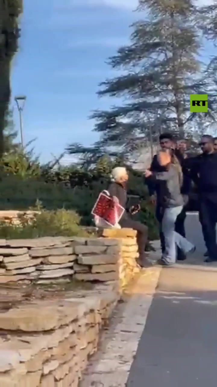 Israeli Cops Tackle Elderly Protester Over Execution Laws