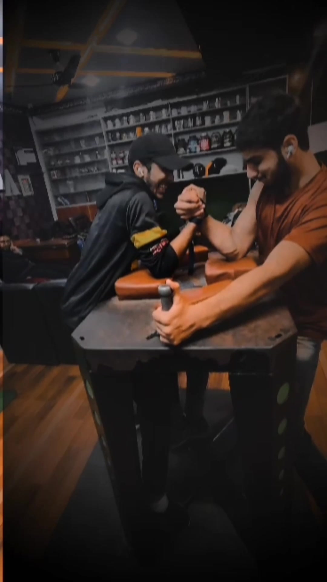 Armwrestling Ke Liye Follow Karo!