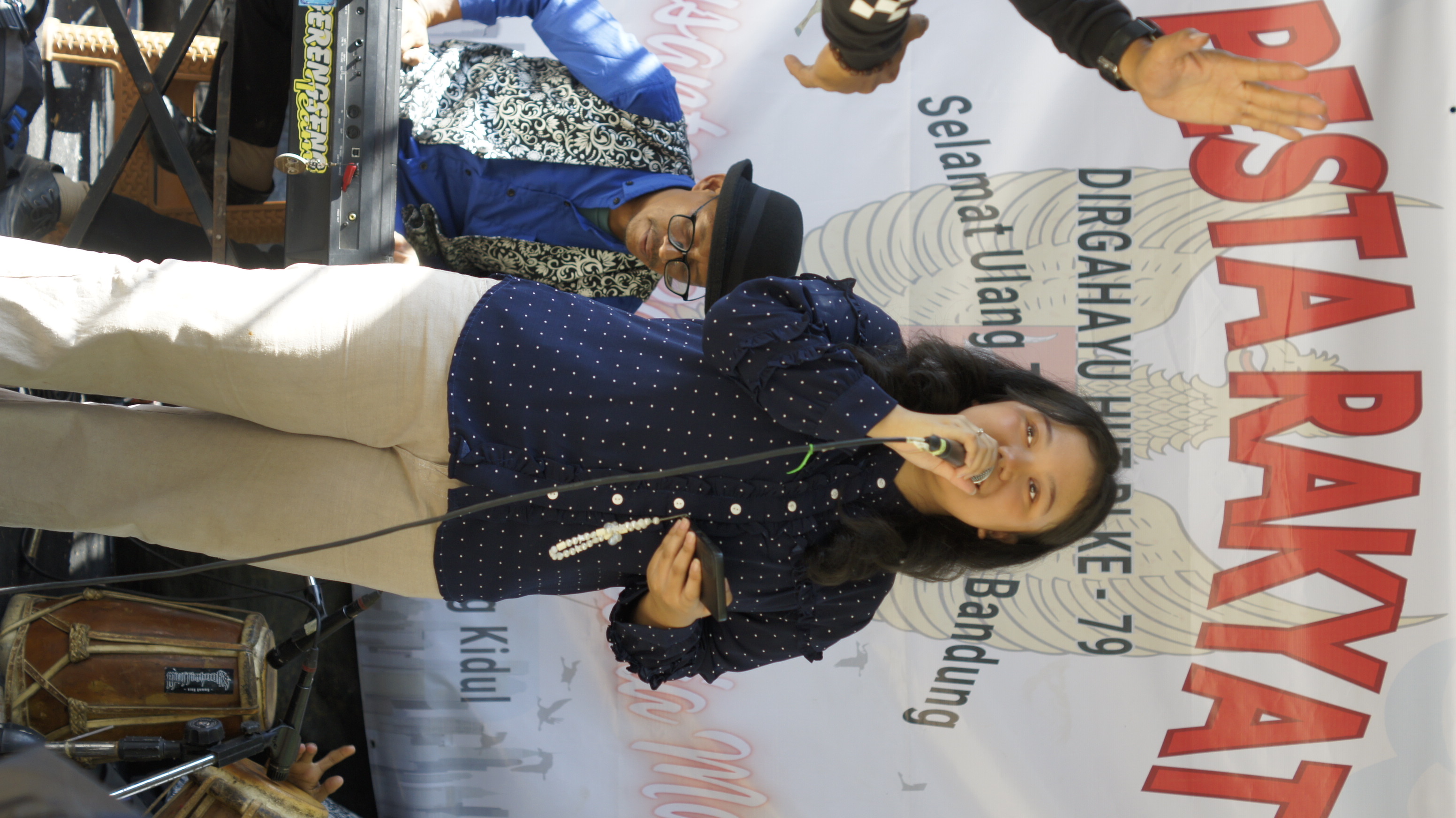 Perjalanan Inspiratif: Dari Kafe Sepi ke Panggung Besar