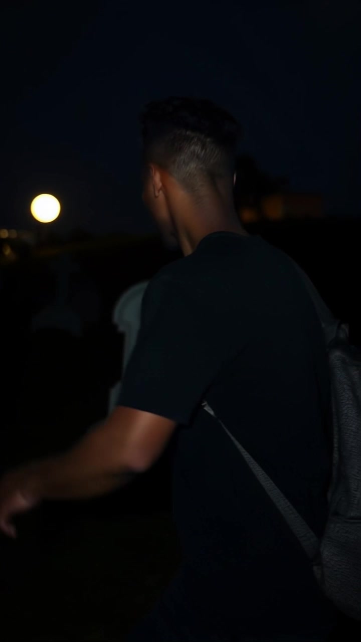 Udin dan Suara Misterius di Kuburan
