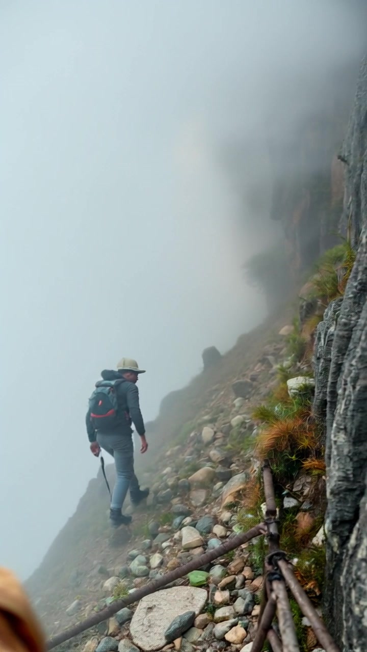 Kisah Rama: Pelajaran Berharga dari Pendakian Berbahaya di Gunung Arwana