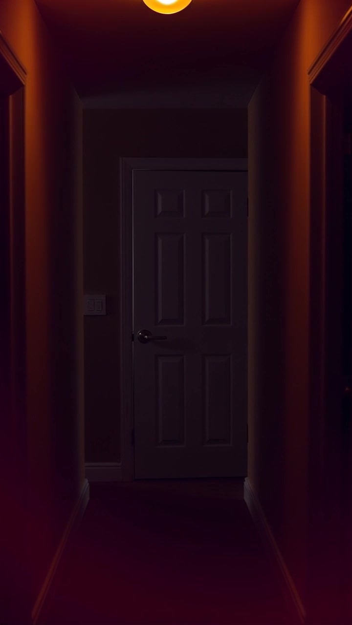 Suara Malam dari Kamar Kos Kosong